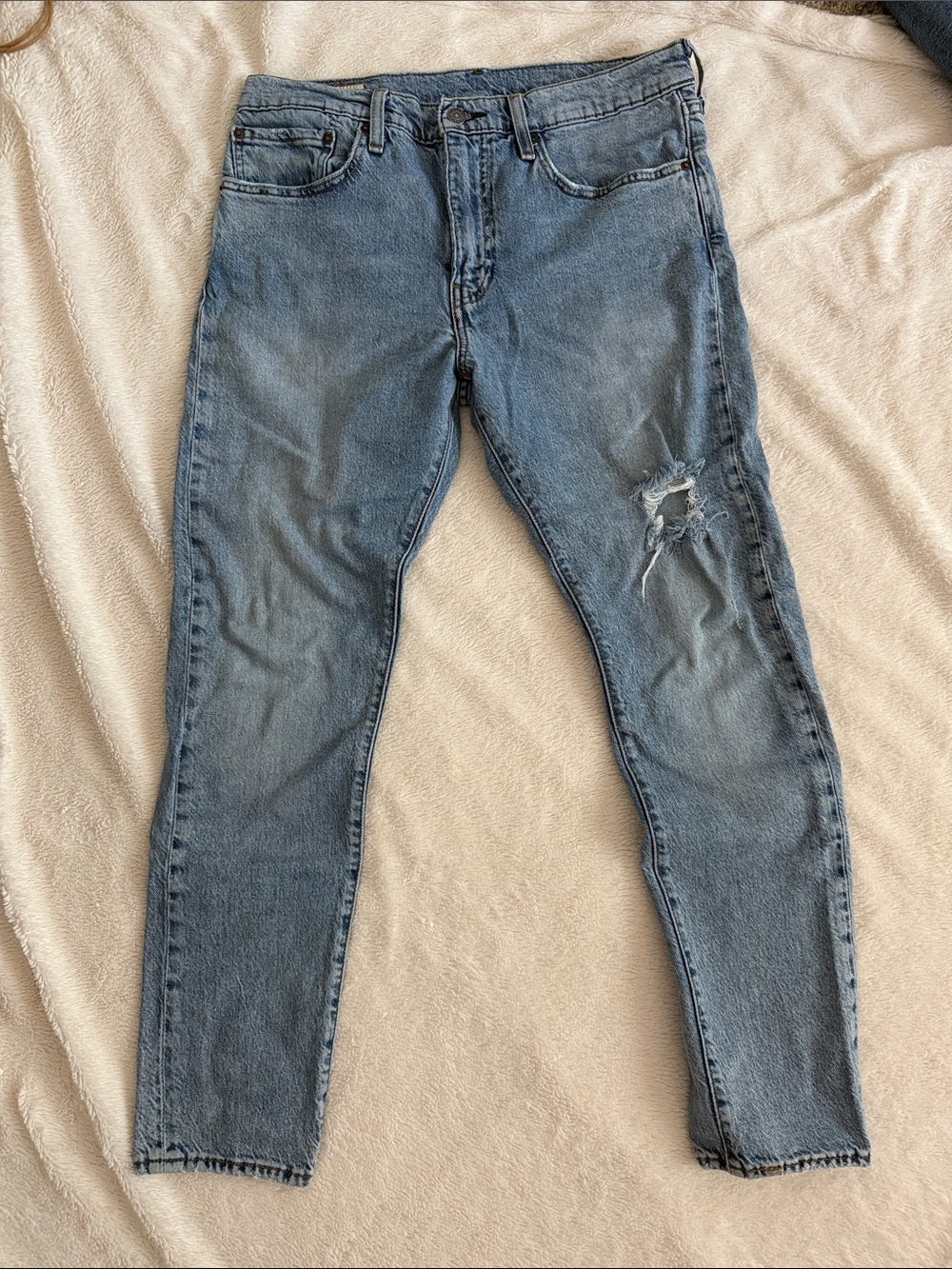 Levi’s 512 Light Blue Distressed Jeans 34/32